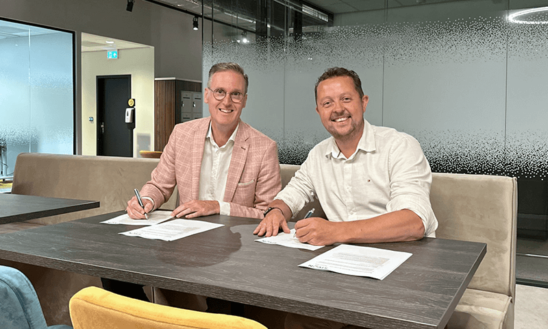 SIVON Kiest Wentzo Als Network As A Service Partner, foto van het tekenmoment.