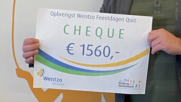 Opbrengst Wentzo feestdagen quiz cheque van 1560 euro voor kinderen van de Voedselbank