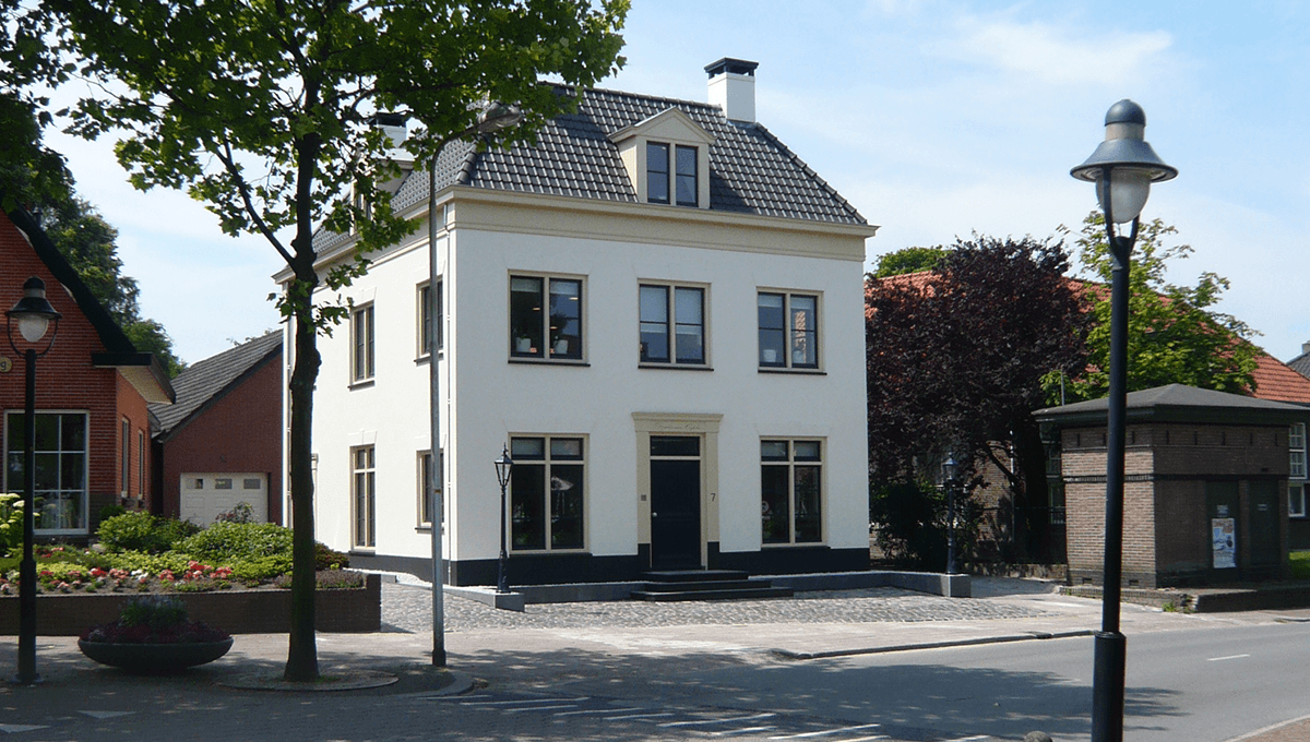 Wentzo kantoorpand aan de Dorpsstraat in Garderen
